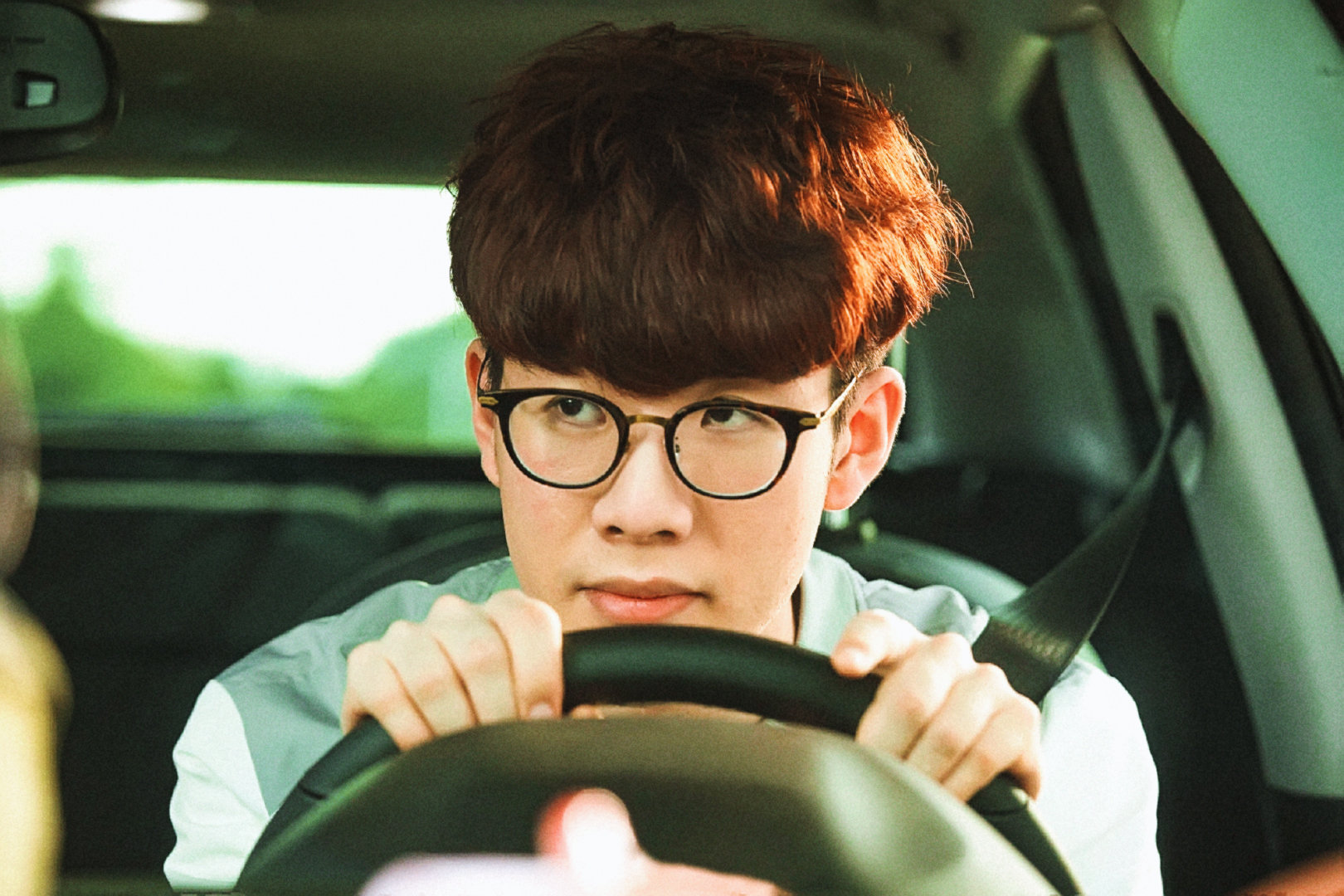 Perkz更新推特放出19年G2五人组合照，并配文： 训练赛进展顺利，等不及LEC了。